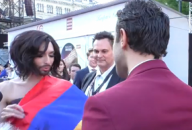 Флаг Армении на плечах транссексуала – позор или гордость?  